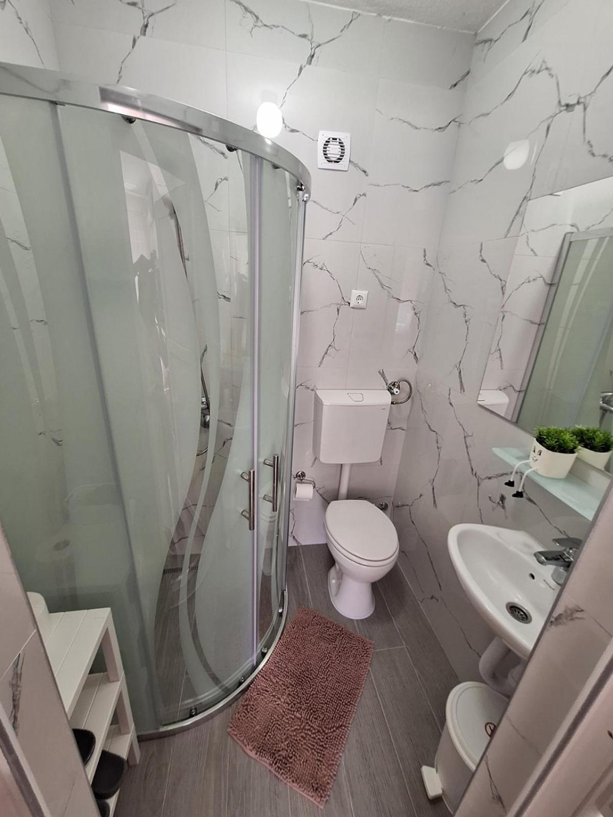 Sobe-Apartmani Modrica ภายนอก รูปภาพ