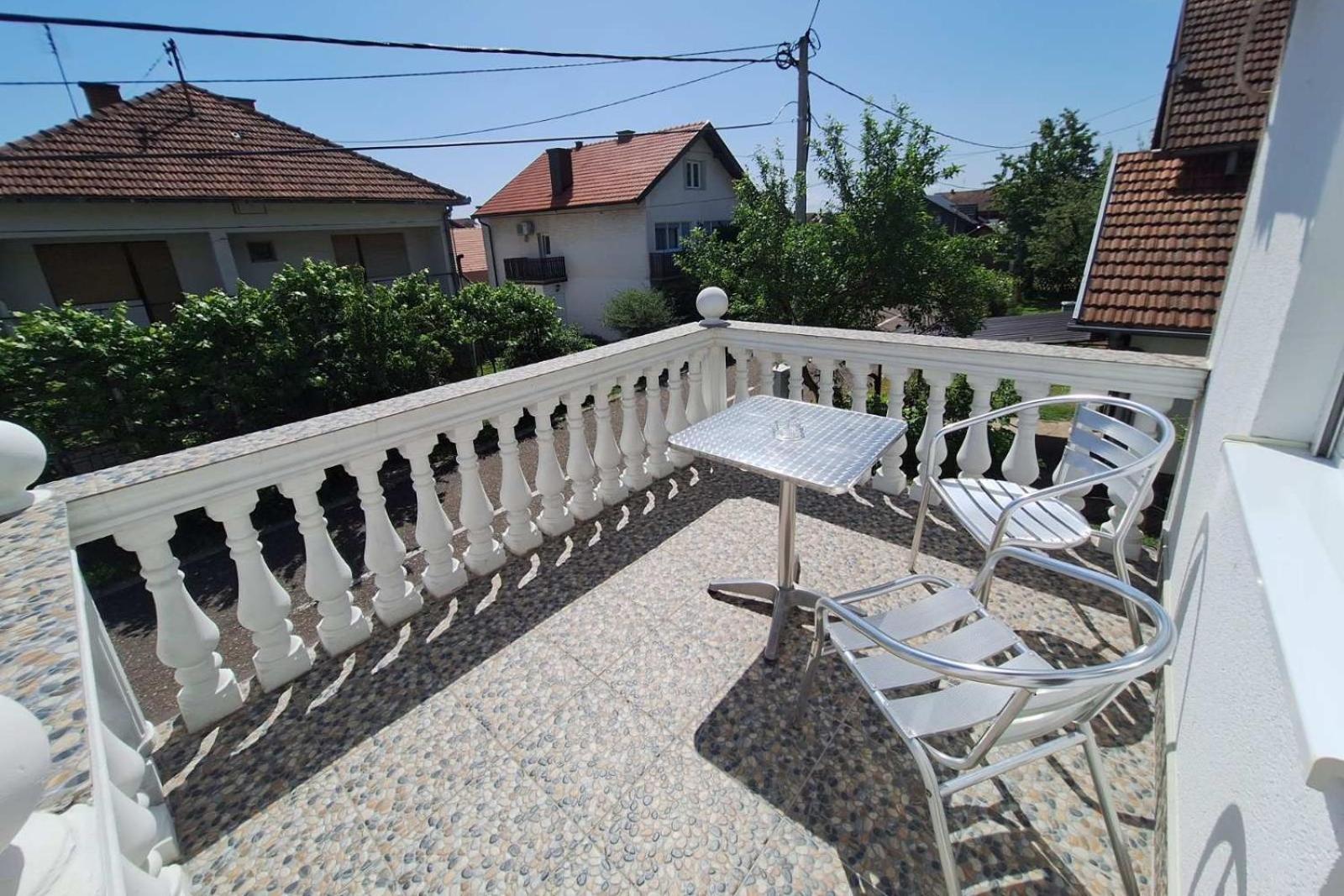 Sobe-Apartmani Modrica ภายนอก รูปภาพ